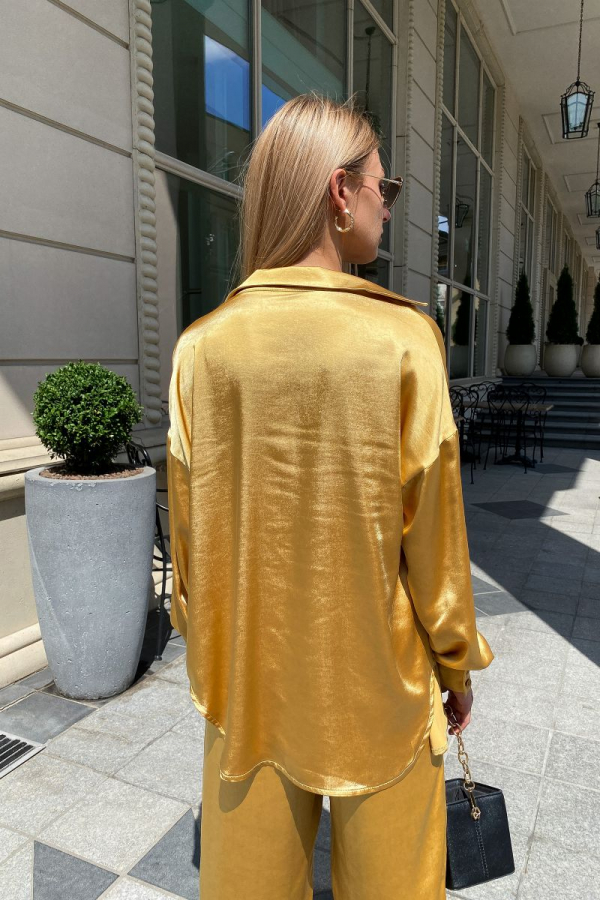 Сорочка золотого кольору від шовкового костюма 1
