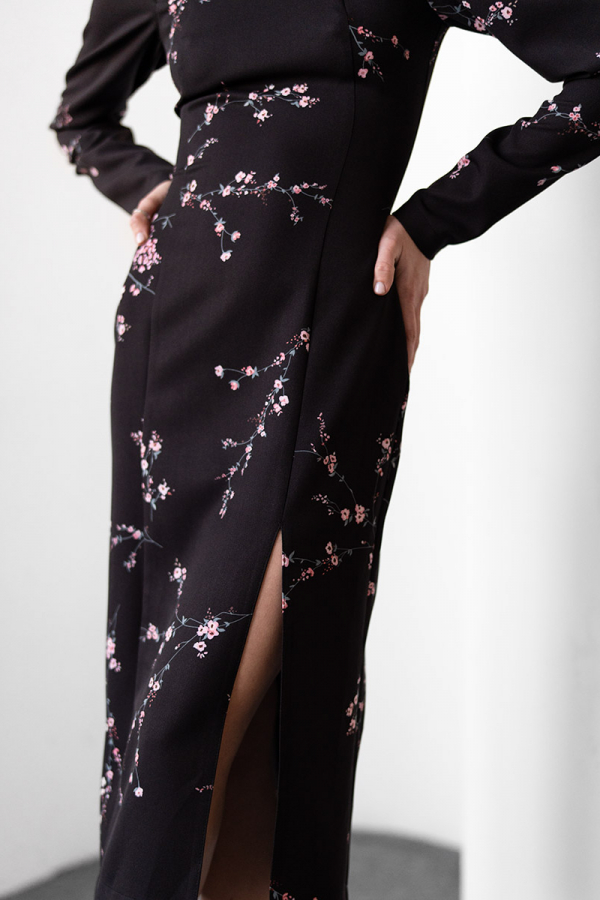 Сукня міді силуетна чорного кольору з розрізом 1