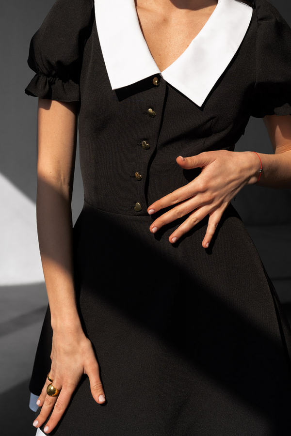 Сукня міні чорного кольору з комірцем 1
