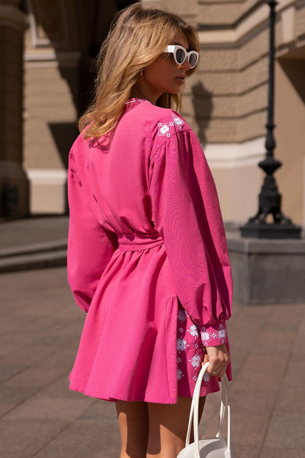 Сукня-вишиванка міні лляна рожевого кольору 1