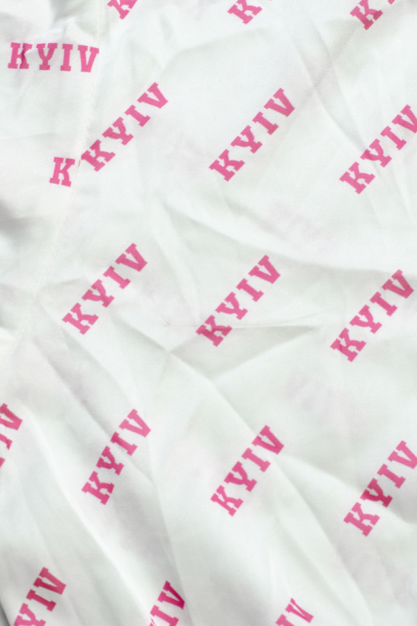 Сукня міні білого кольору з рожевим принтом Київ 1