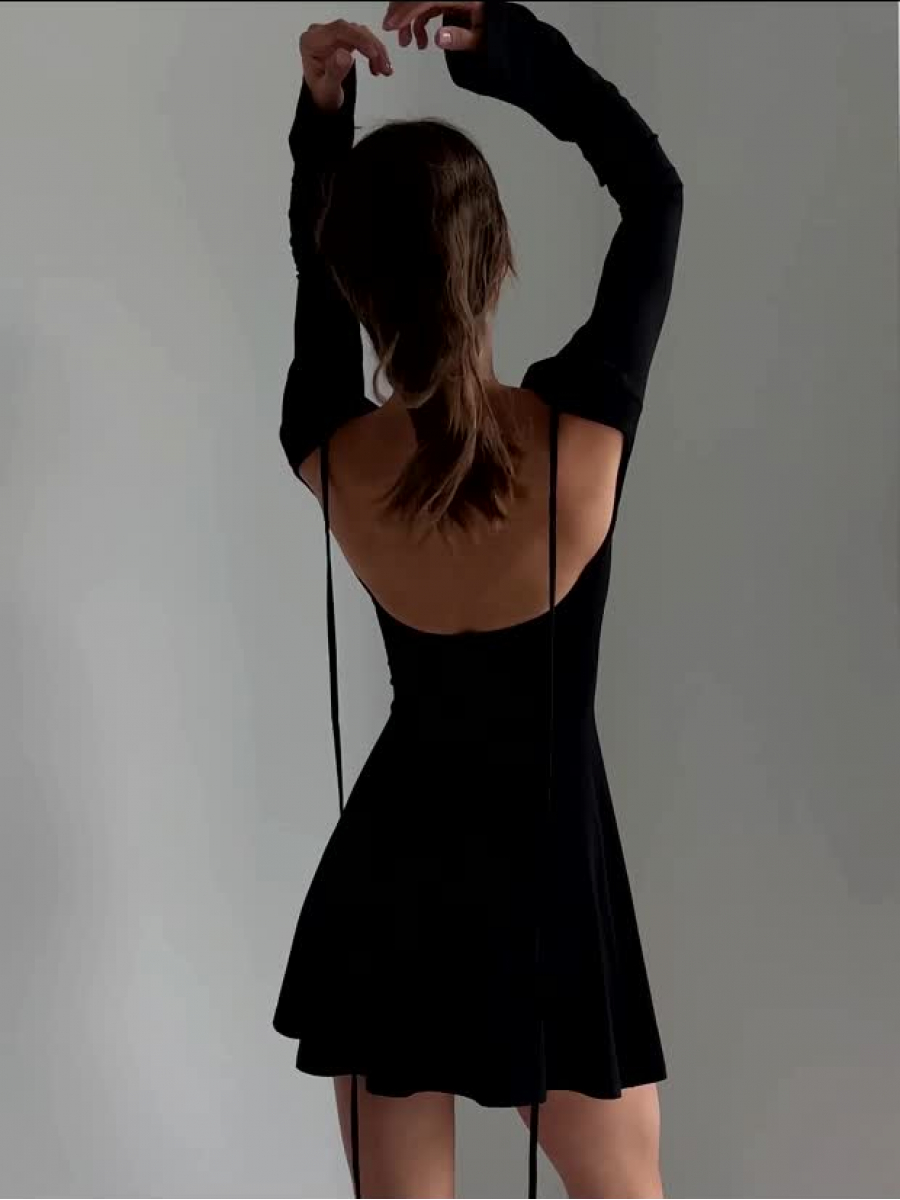 Сукня міні чорного кольору з вирізом на спині 2
