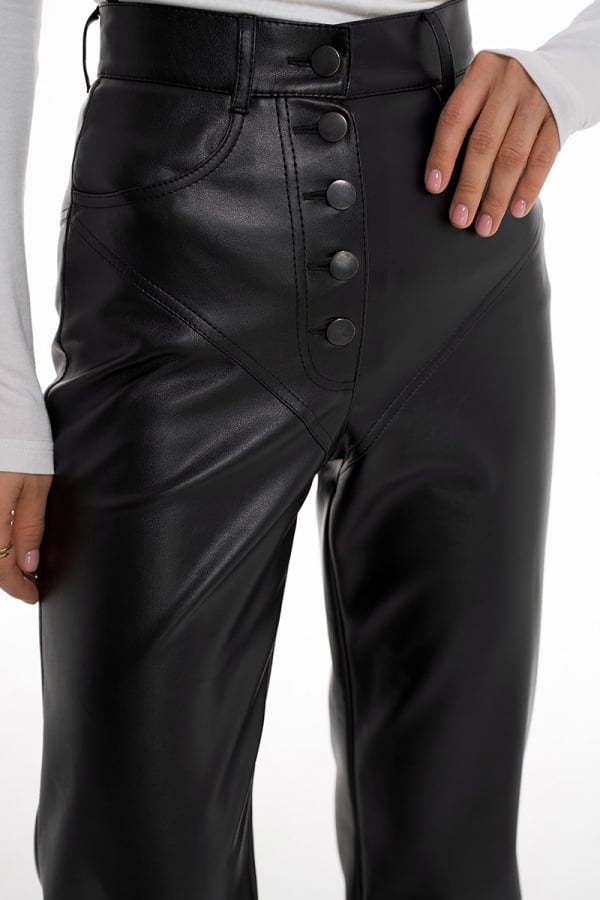 Штани з екошкіри чорного кольору з відстрочками 1