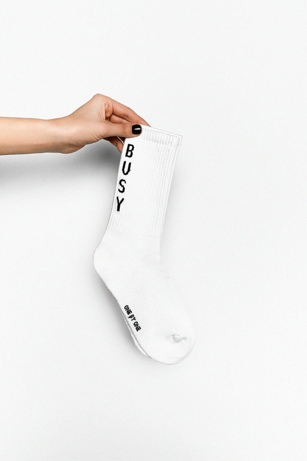 Шкарпетки білого кольору з принтом BUSY 1