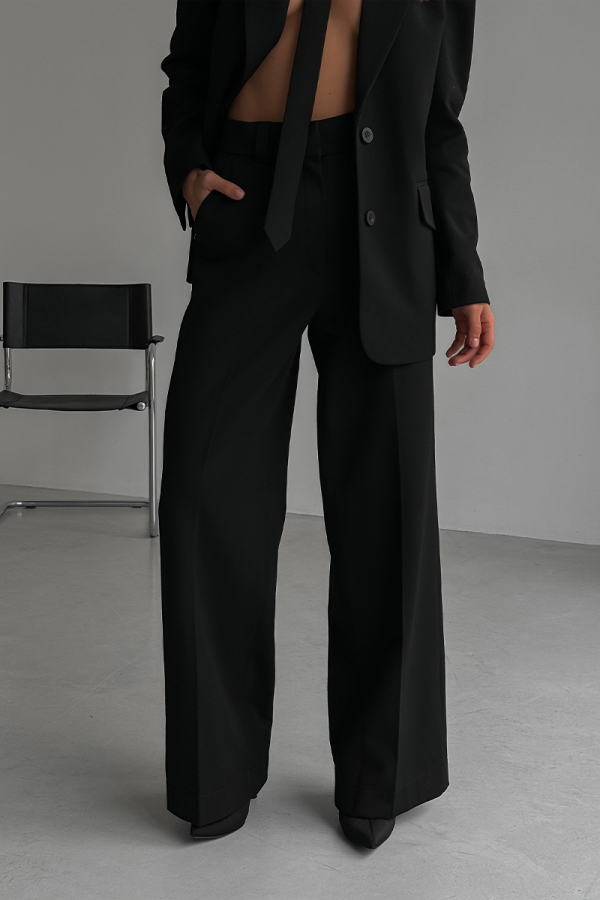Штани чорного кольору прямого крою від костюму 1