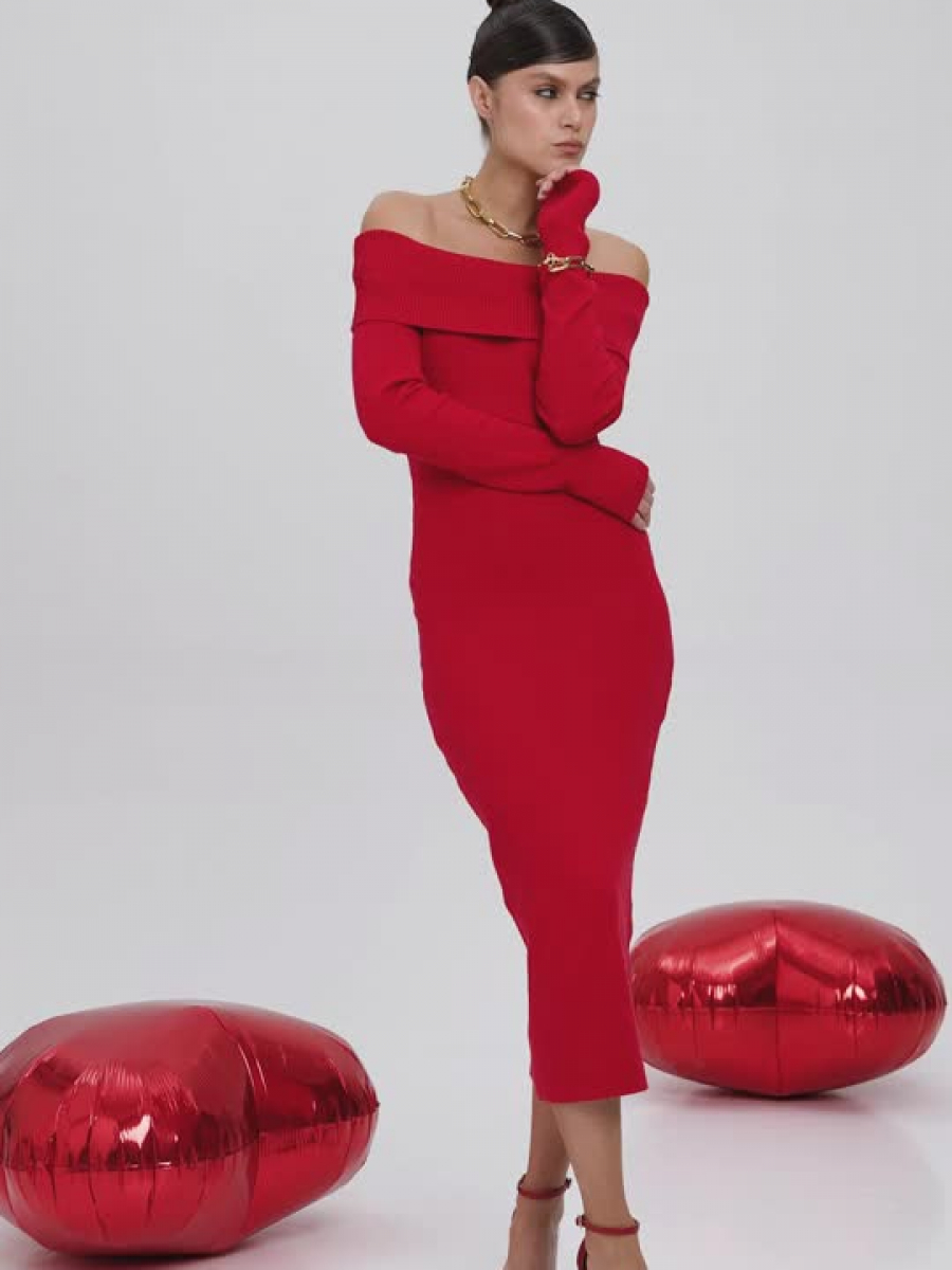 Сукня міді червоного кольору з відкритими плечима 6