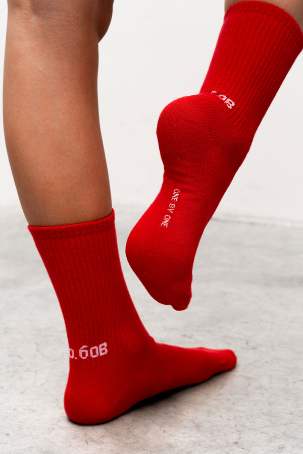 Шкарпетки червоного кольору з принтом лю.бов 1
