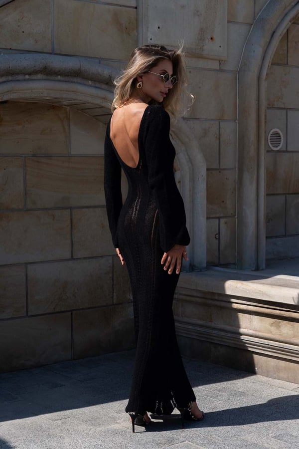 Сукня максі трикотажна чорного кольору з вирізом на спинці 1