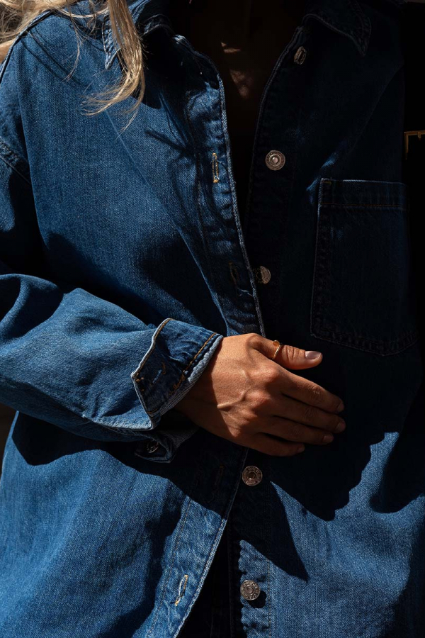 Сорочка джинсова oversize синього кольору з кишенею 1