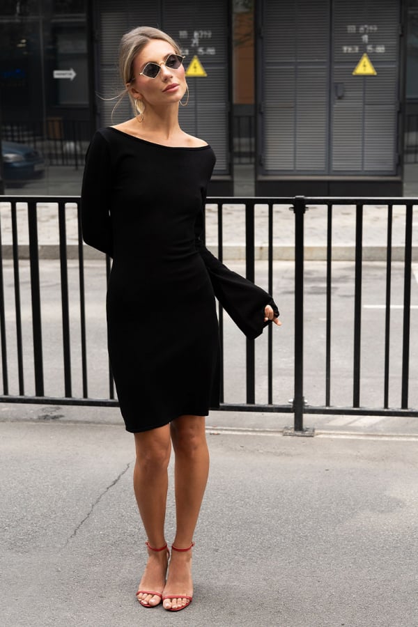 Сукня міні чорного кольору трикотажна рукав кльош 1