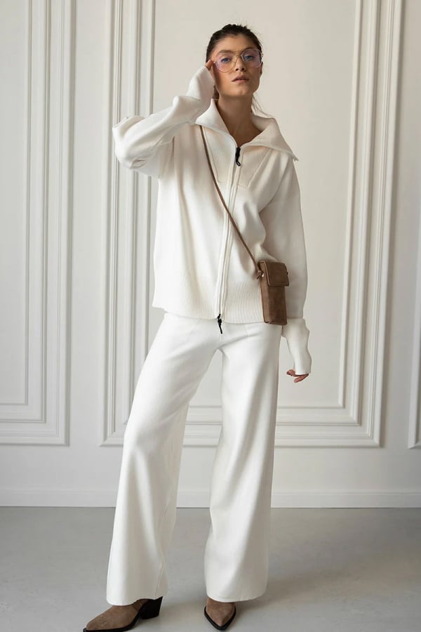 Штани білого кольору з трикотажу від костюму 1