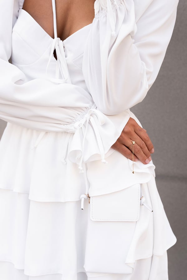 Сукня міні білого кольору корсетна з рюшем 1