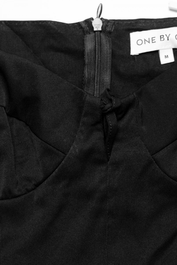 Сукня міні чорного кольору корсетна з довгим рукавом 1