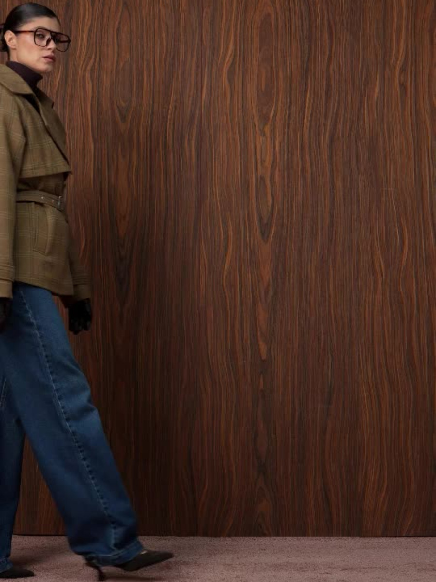 Пальто міні утеплене коричневого кольору картате з паском 2