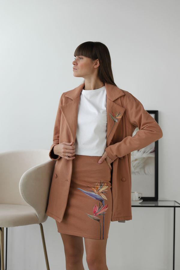 Костюм пиджак с юбкой коричневого цвета с цветочным принтом 3