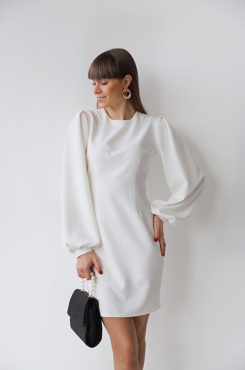 Платье белое с объёмными рукавами 3
