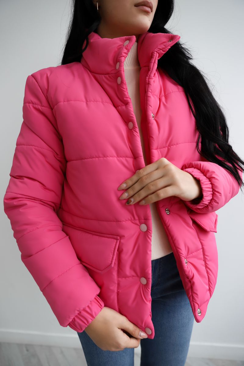 Курточка з великими кишенями на кнопках рожевого кольору 2