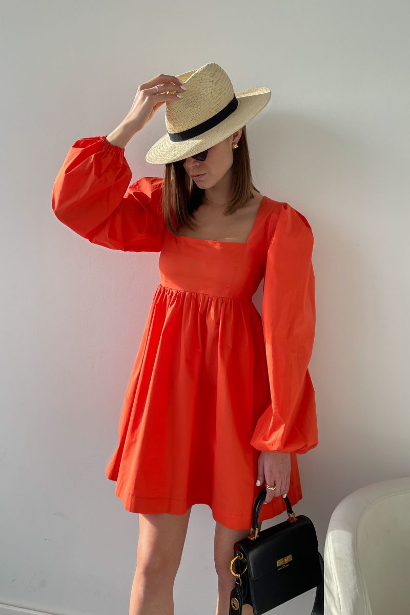 Сукня міні помаранчева з вирізом каре 2