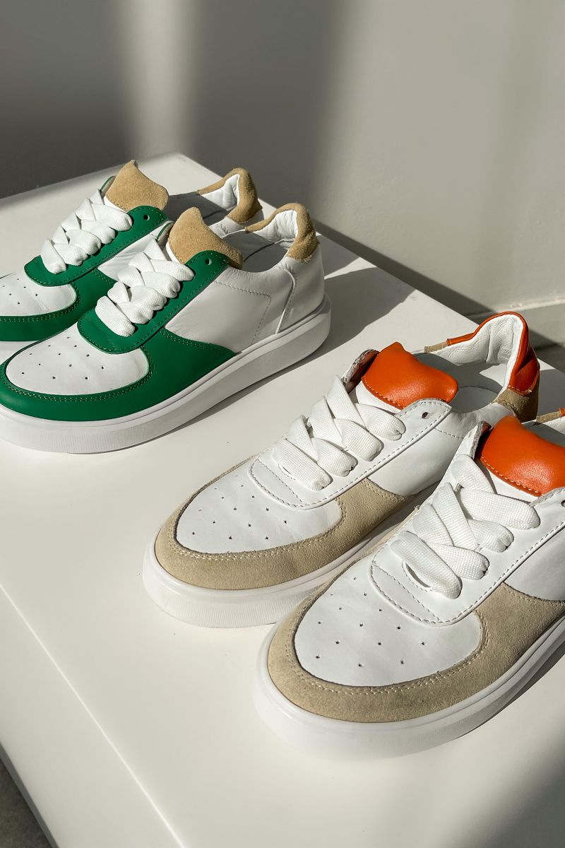 Кросівки білого кольору із помаранчевими вставками 3