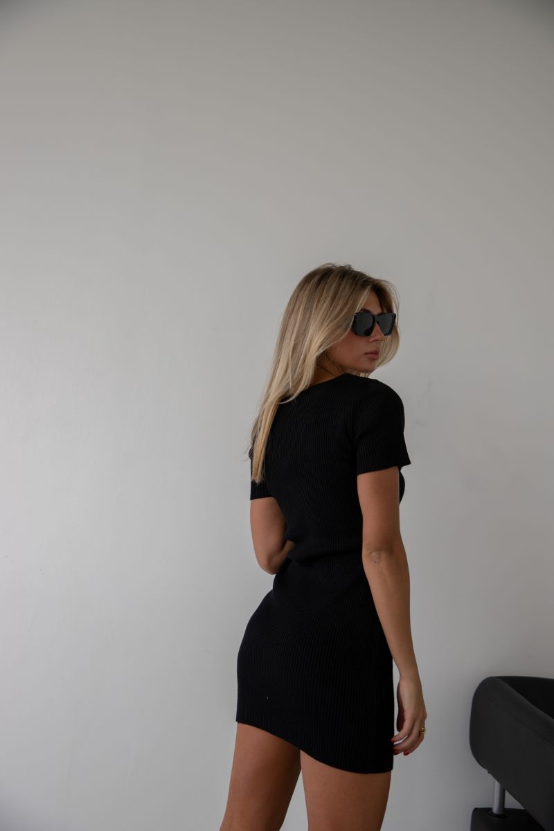 Трикотажна сукня міні чорна з коротким рукавом 2