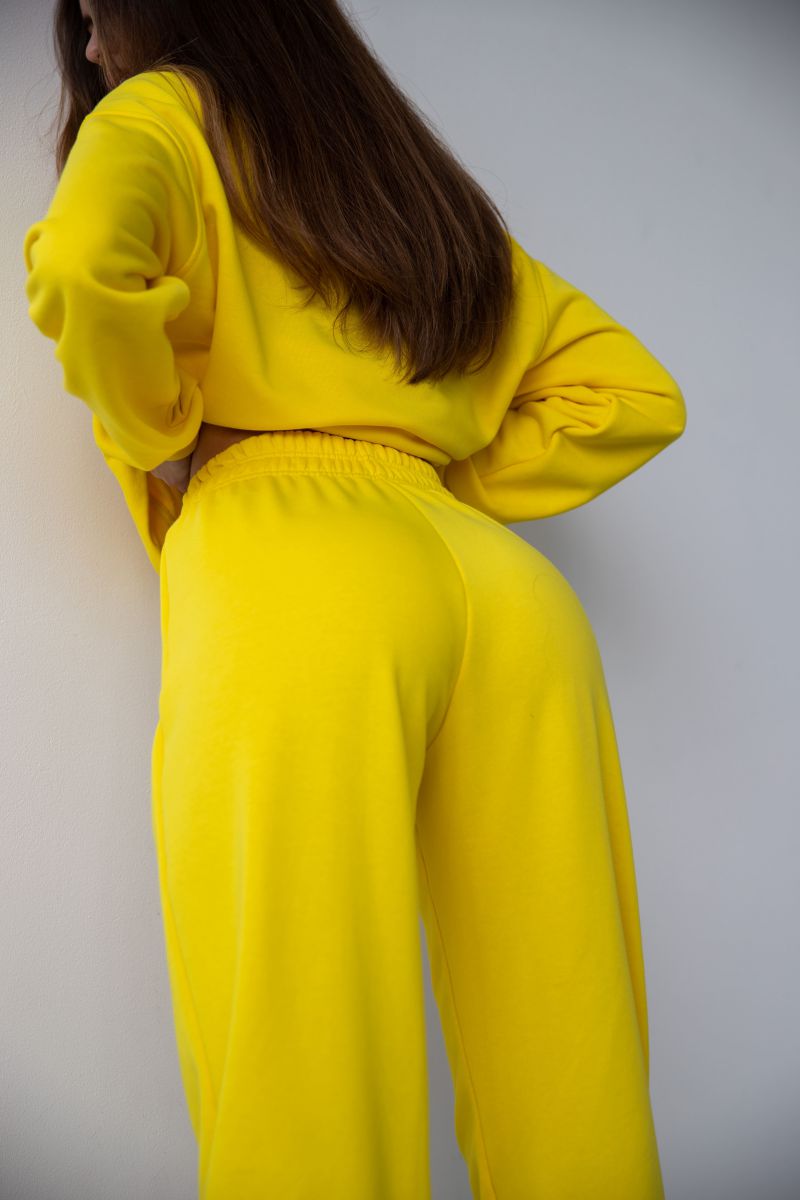 Джоггери жовтого кольору від костюма зі світшотом 3