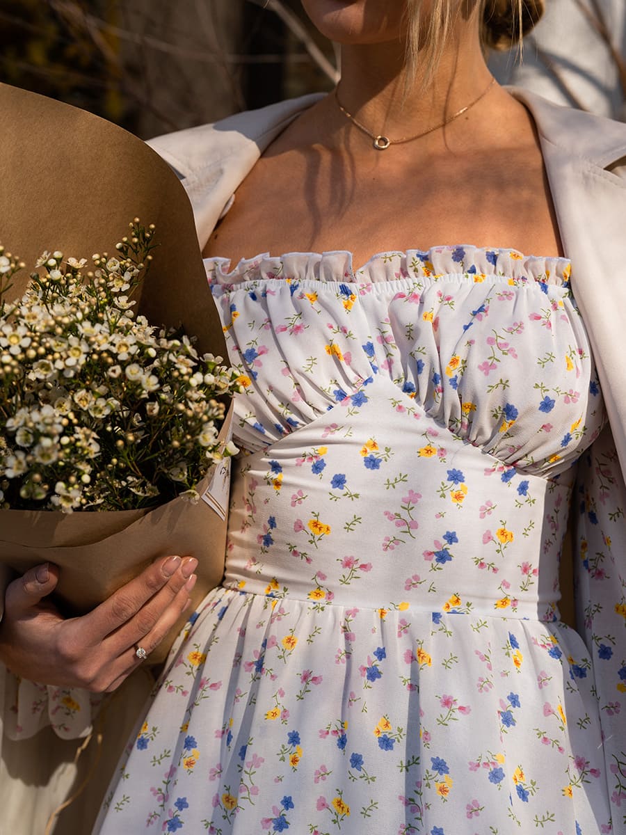 Сукня міні шифонова білого кольору в квітковий принт 2
