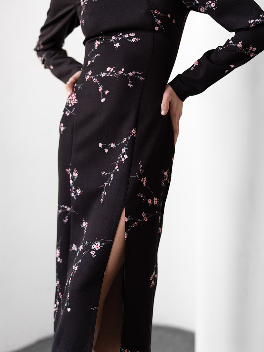 Сукня міді силуетна чорного кольору з розрізом 4