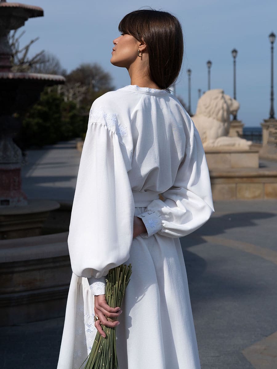 Сукня-вишиванка міді лляна білого кольору 7