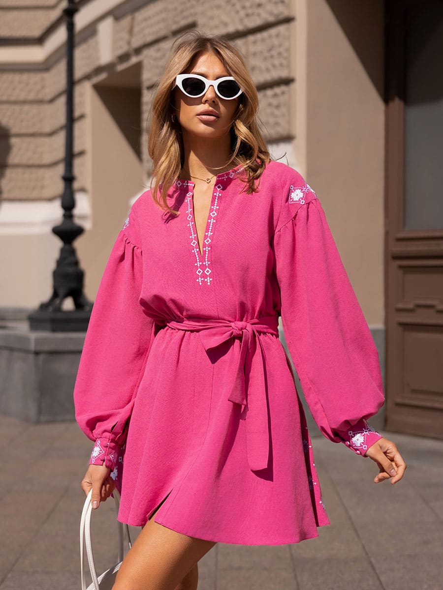 Сукня-вишиванка міні лляна рожевого кольору 2