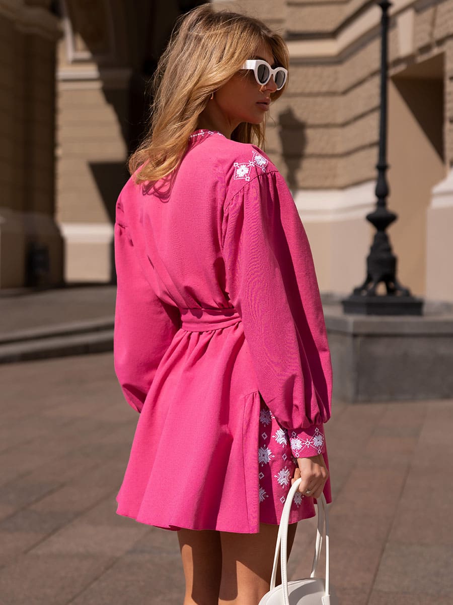 Сукня-вишиванка міні лляна рожевого кольору 3