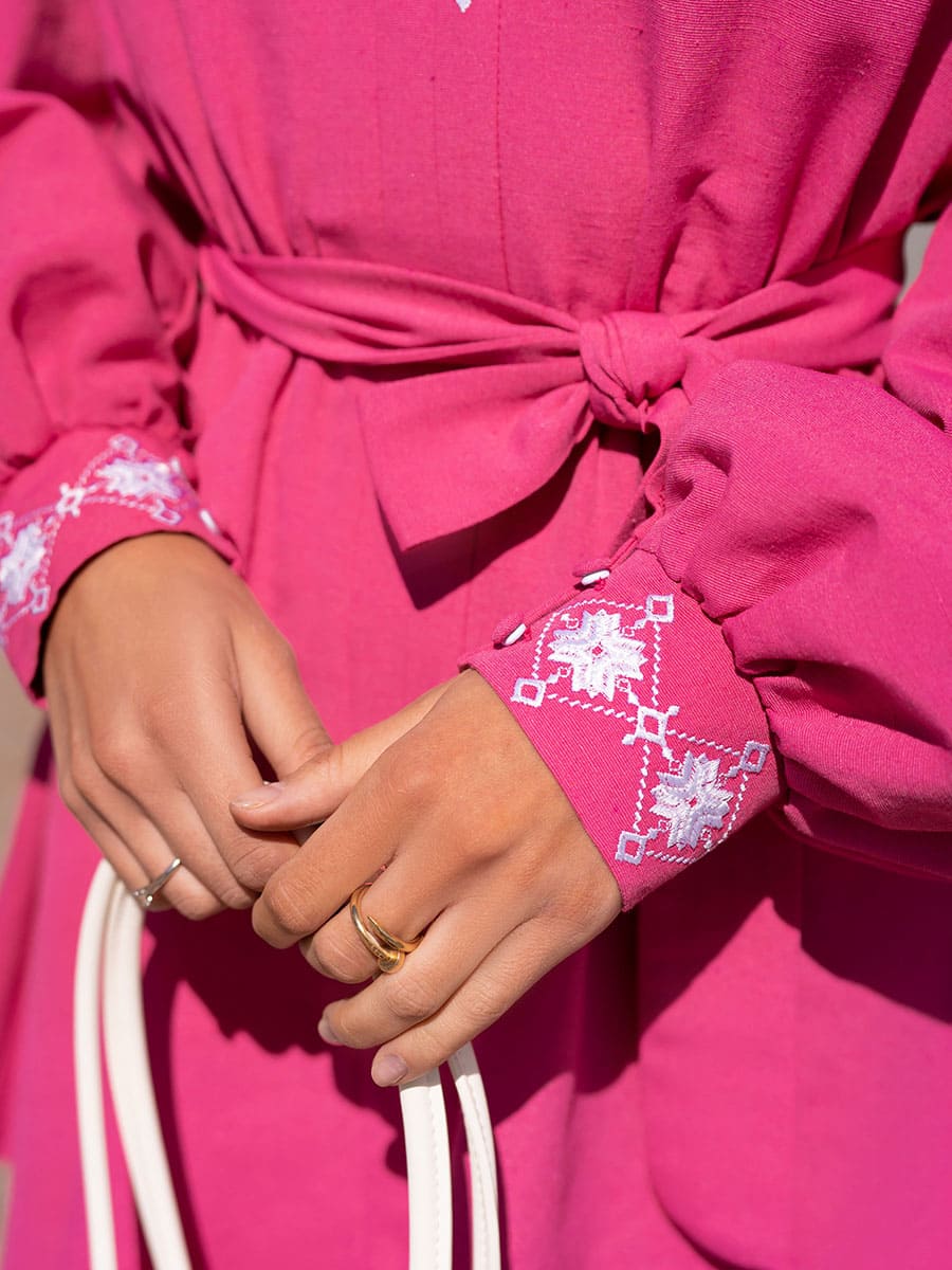 Сукня-вишиванка міні лляна рожевого кольору 5