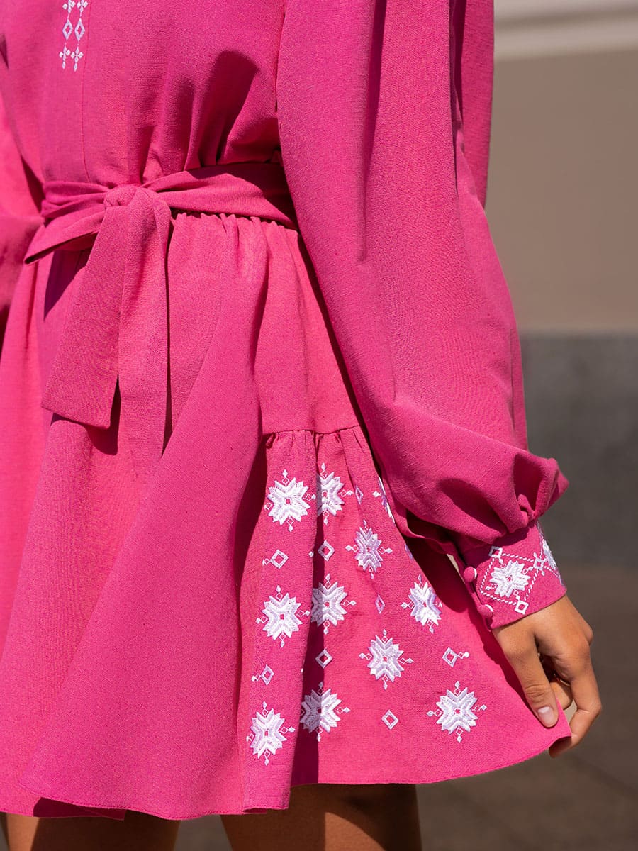 Сукня-вишиванка міні лляна рожевого кольору 6