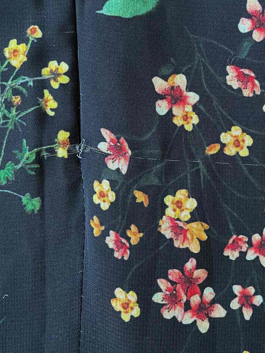 Сукня міні з декольте чорна в польові квіти 3