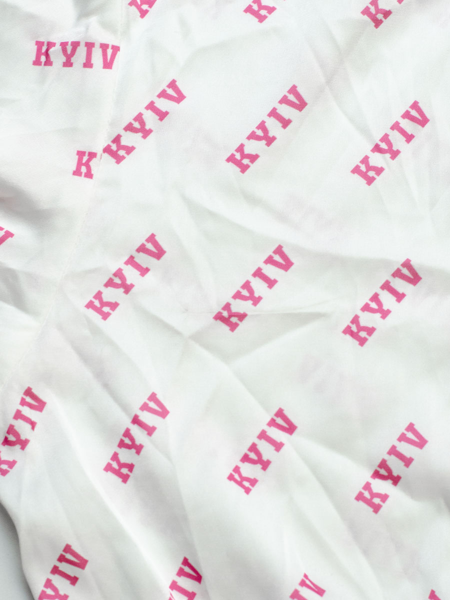 Сукня міні білого кольору з рожевим принтом Київ 4