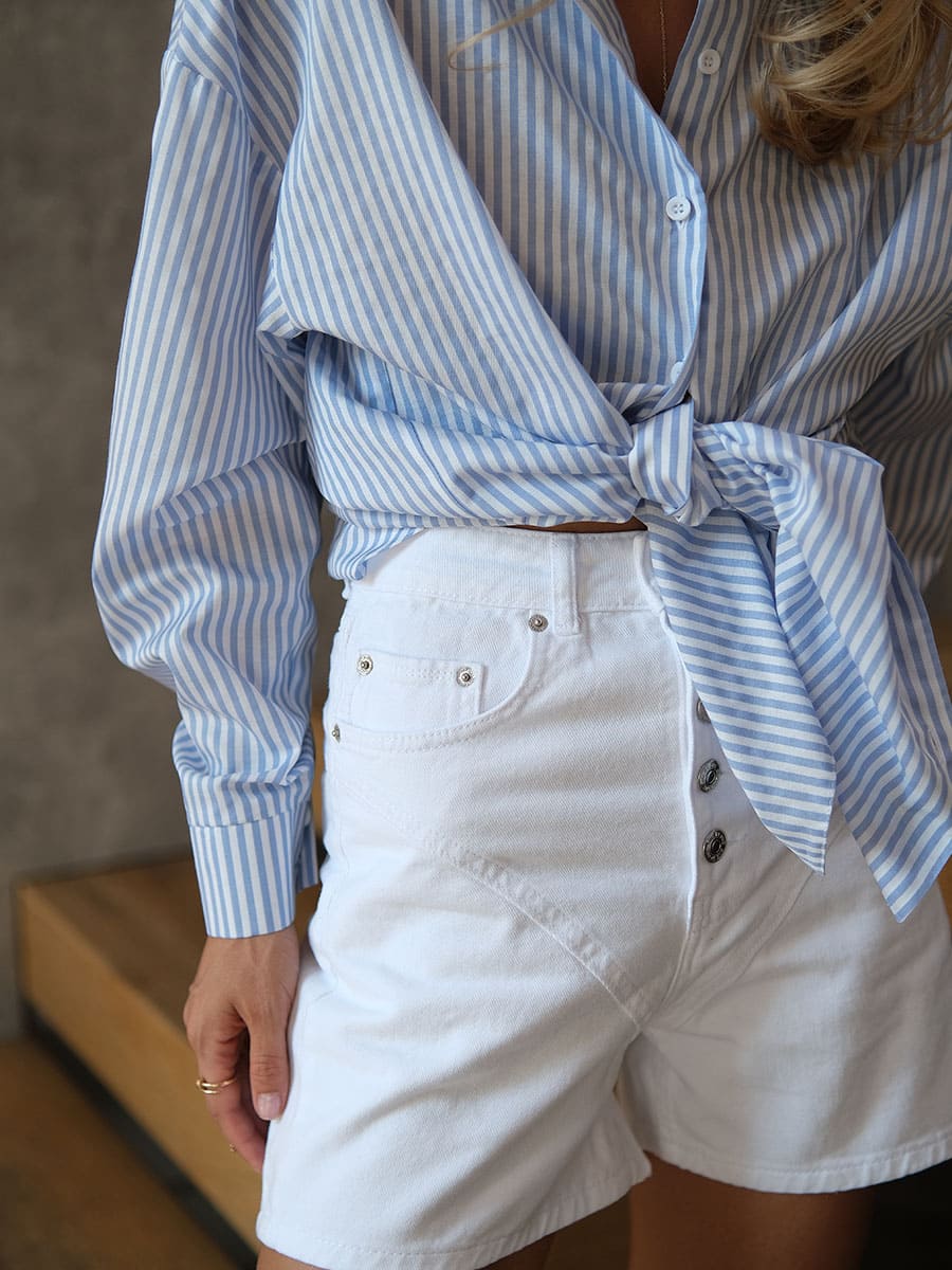Шорти джинсові білого кольору з відстрочками 2