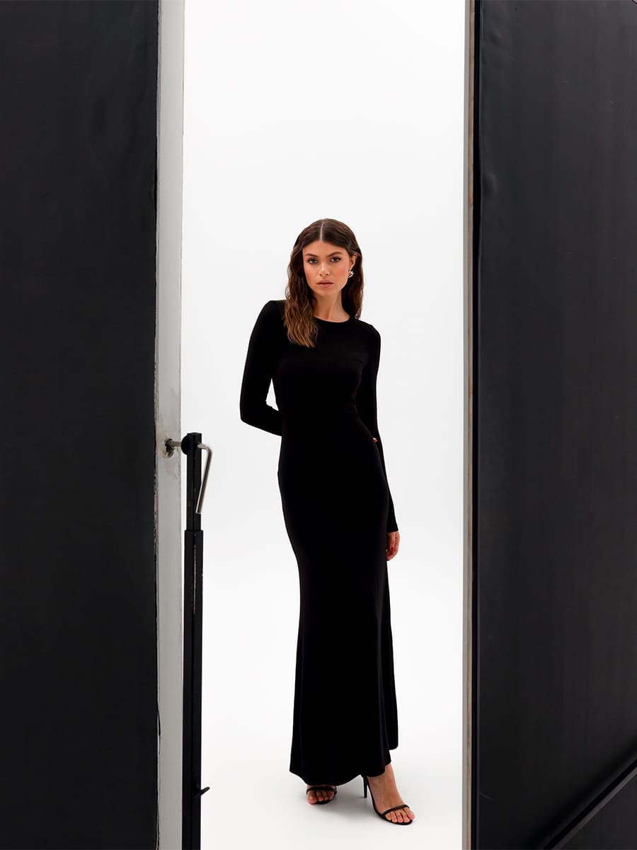 Сукня міді силуетна чорного кольору 2