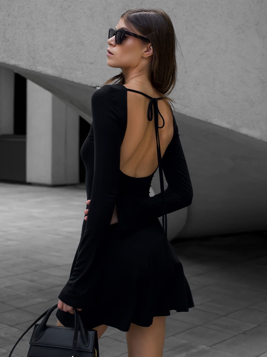 Сукня міні чорного кольору з вирізом на спині 1