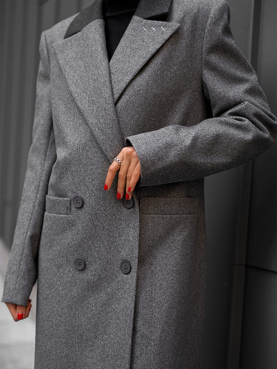 Пальто сірого кольору на утеплювачі з вишивкою 12