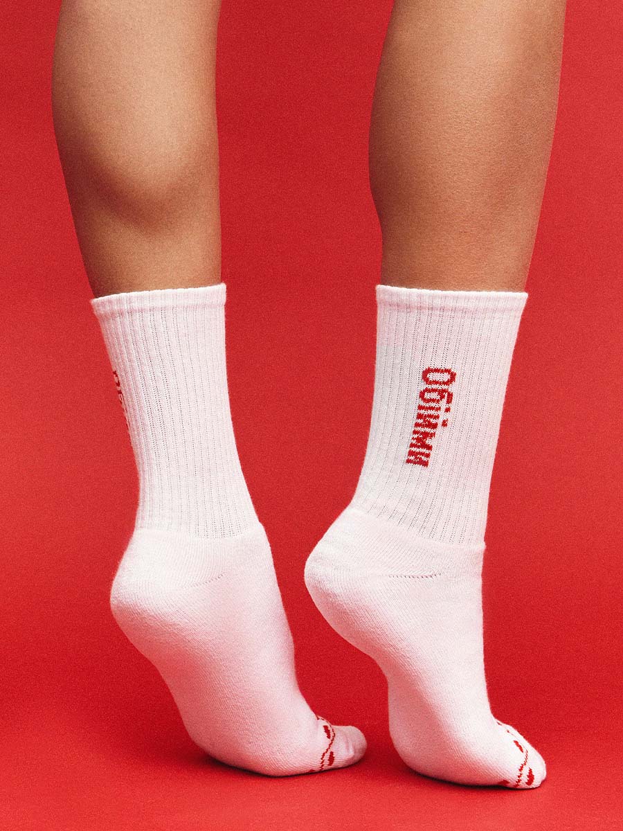 Шкарпетки білого кольору з принтом Обійми 2