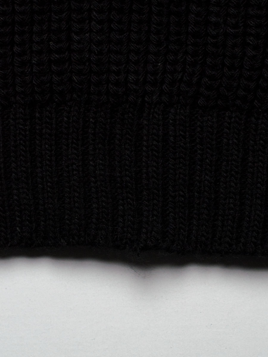 Сукня-светр чорного кольору з коміром 3