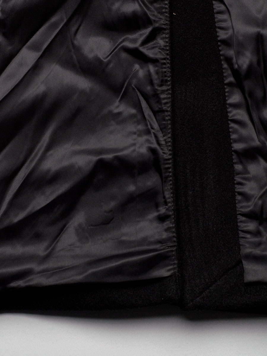 Пальто чорного кольору з вишивкою 3