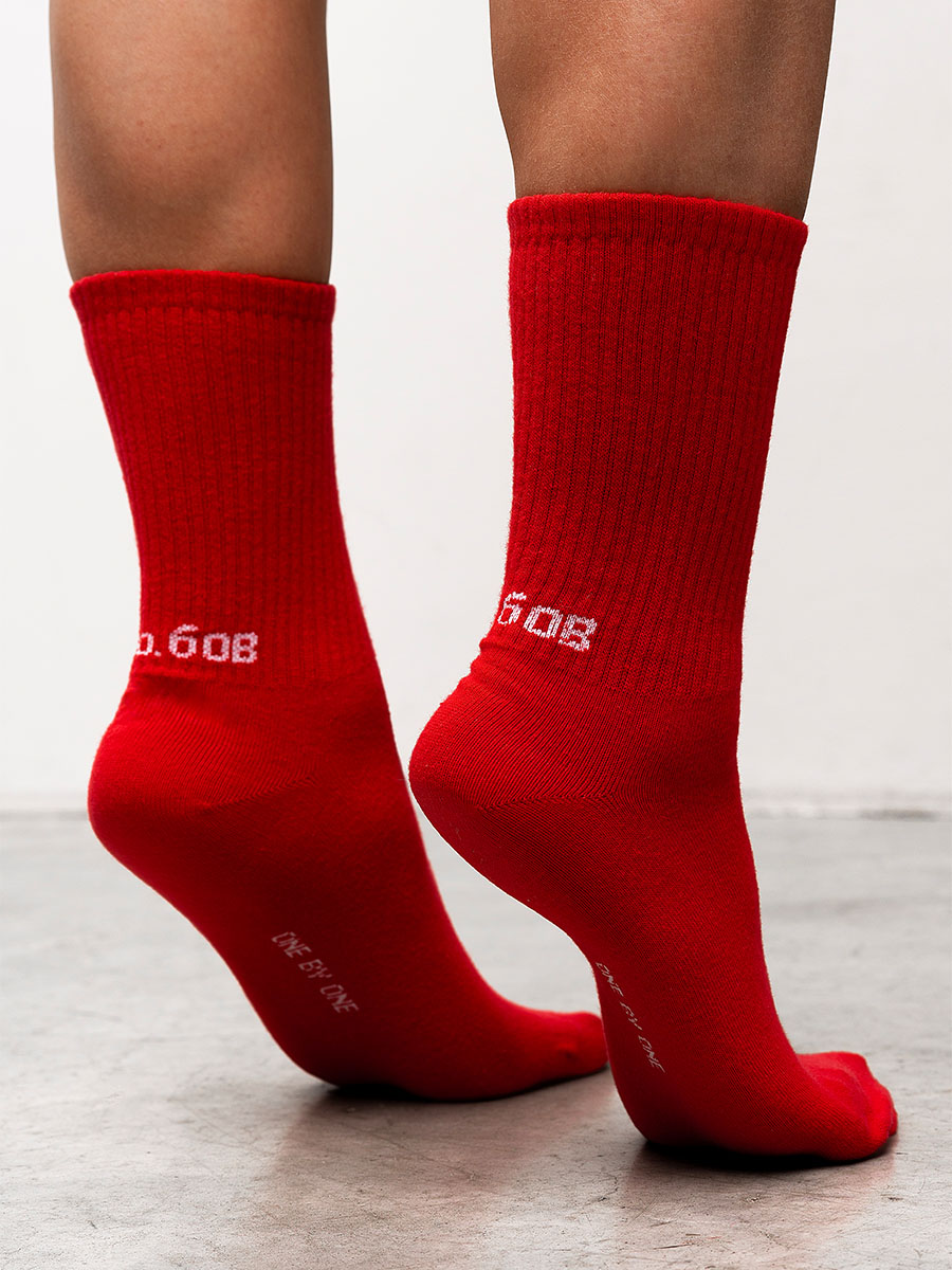 Шкарпетки червоного кольору з принтом лю.бов 2