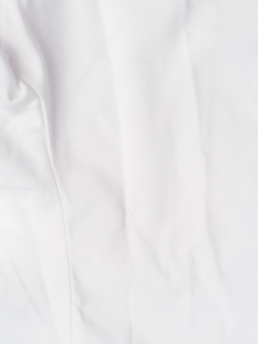 Сорочка білого кольору з розрізом та зав'язками на спині 3