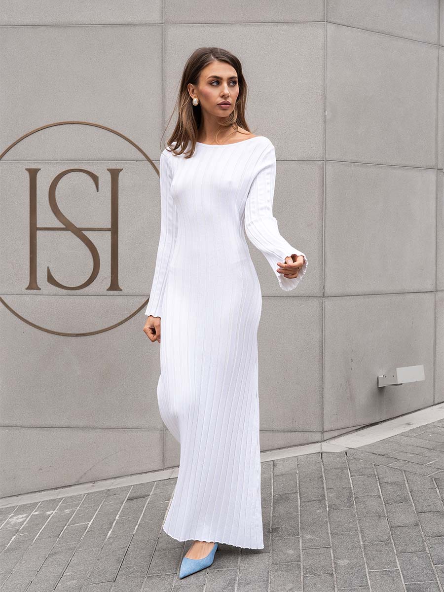 Сукня міді трикотажна білого кольору з вирізом на спинці 6