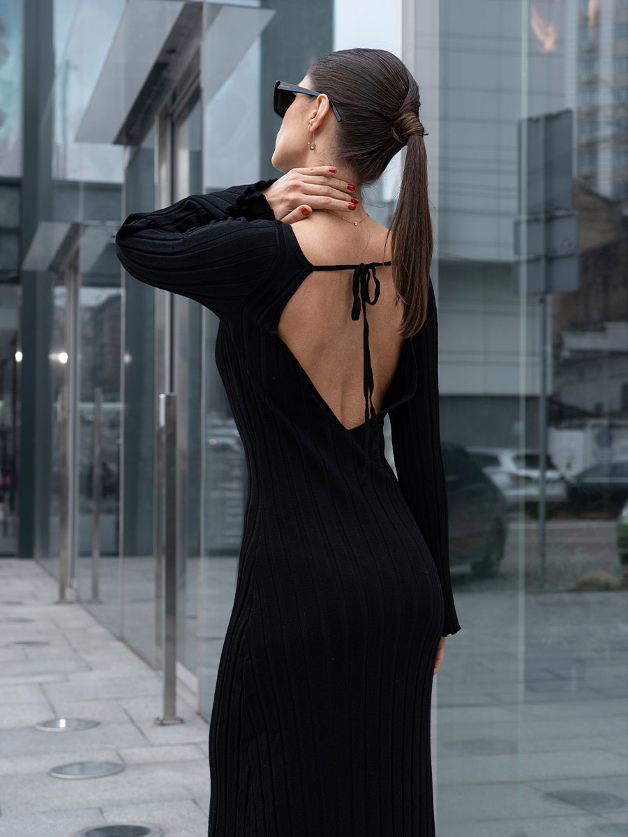 Сукня міді трикотажна чорного кольору з вирізом на спинці 7