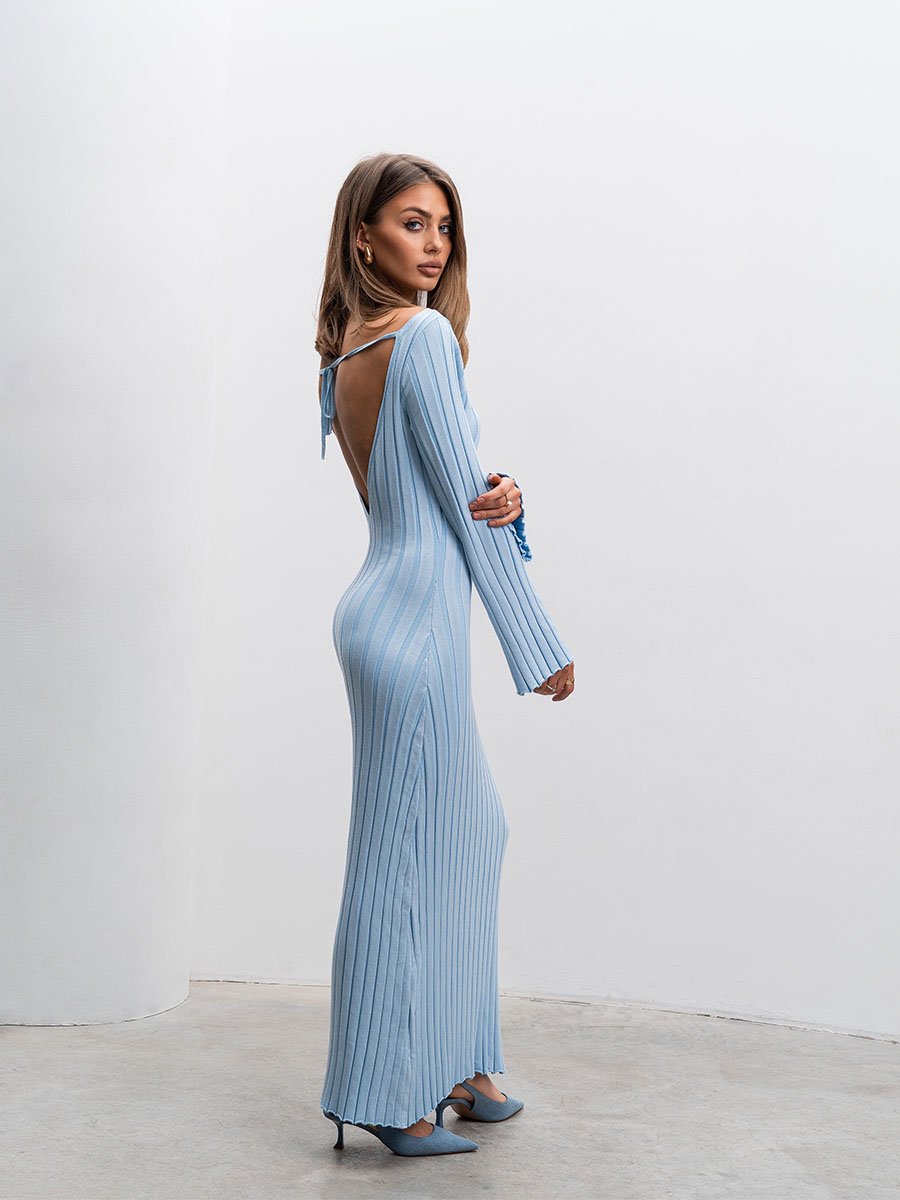 Сукня міді трикотажна блакитного кольору з вирізом на спинці 6