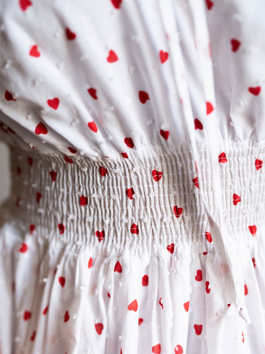 Сукня міні білого кольору з червоними серцями 6