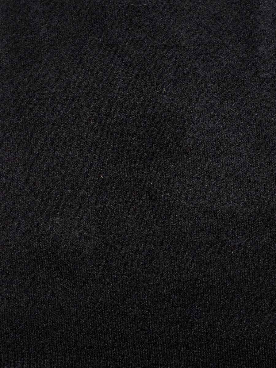 Светр чорного кольору з комірцем-стійкою від костюму 3