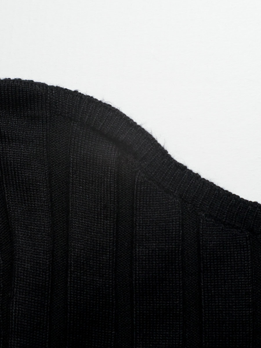 Сукня міді трикотажна чорна з вирізом на спинці 3