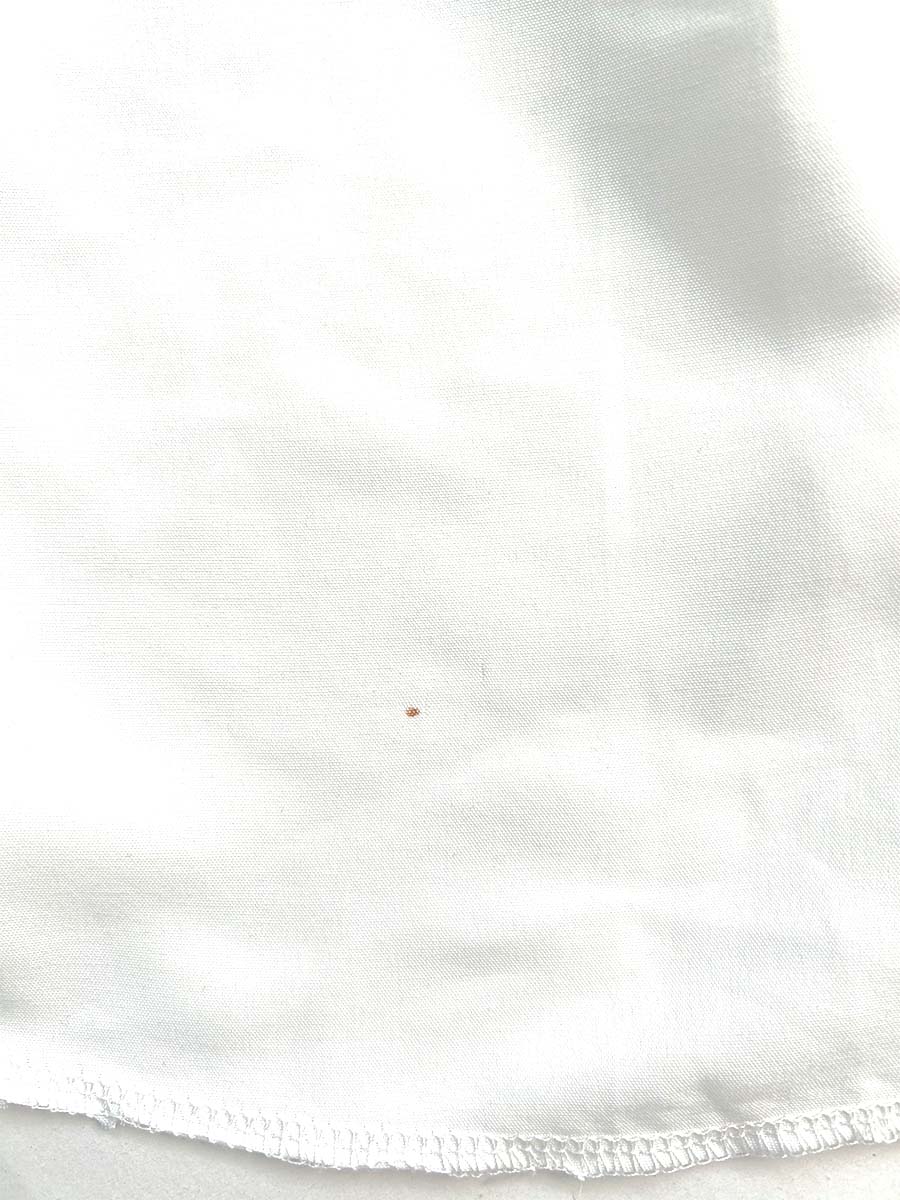 Сукня міні біла в червоні квіти принт з відкритою спиною 1